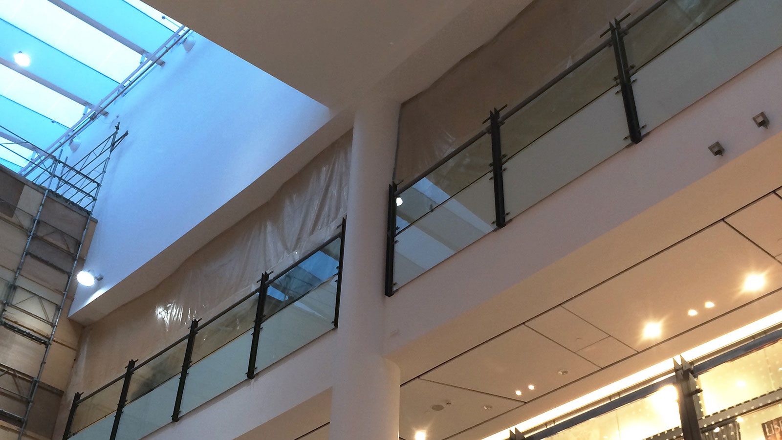 kabler, betong, stålrør, ventilasjonssjakt osv